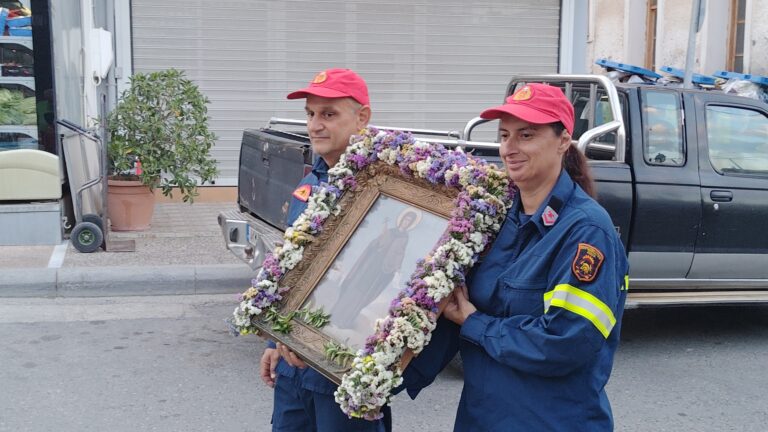 Η λιτάνευση της Ιερής Εικόνας της Αγίας Παρασκευής στις Κροκεές